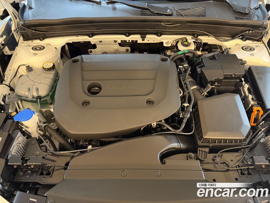 Volvo XC40 2025