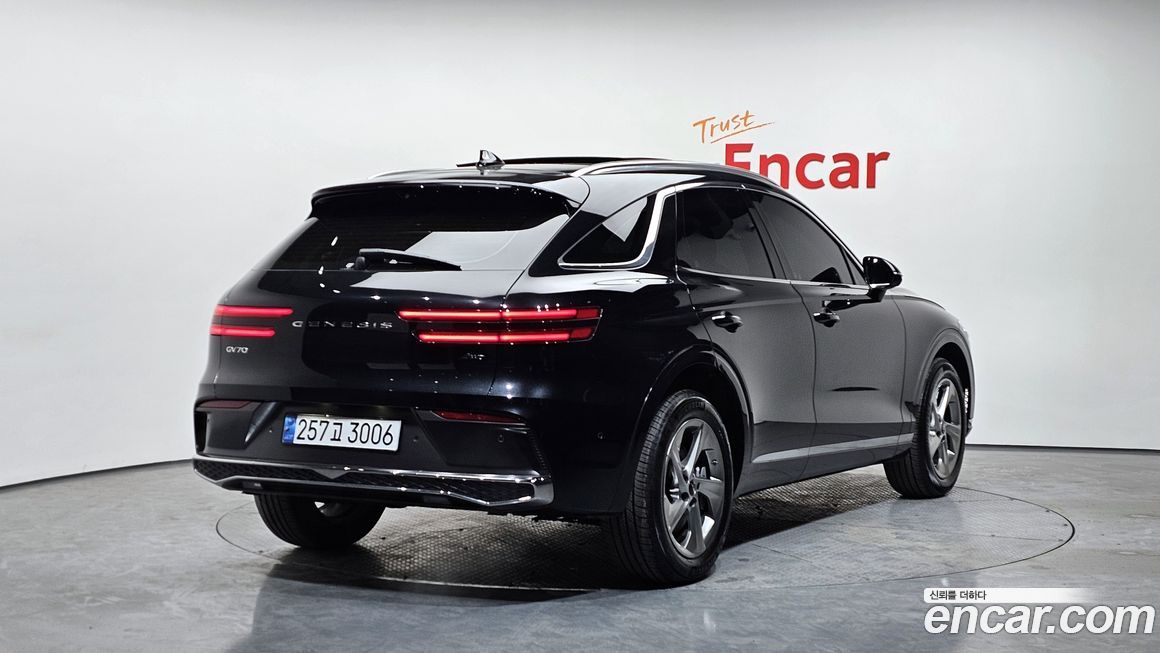Genesis GV70 2025
