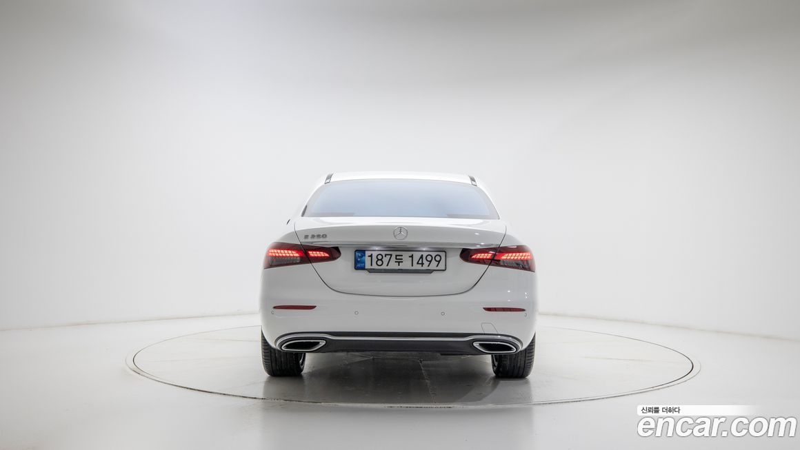 Mercedes-Benz E-Class 2022