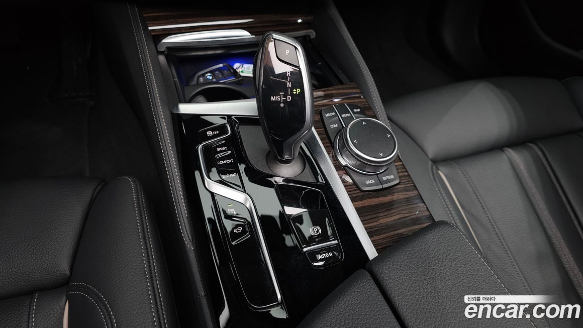 BMW 5-Series 2023