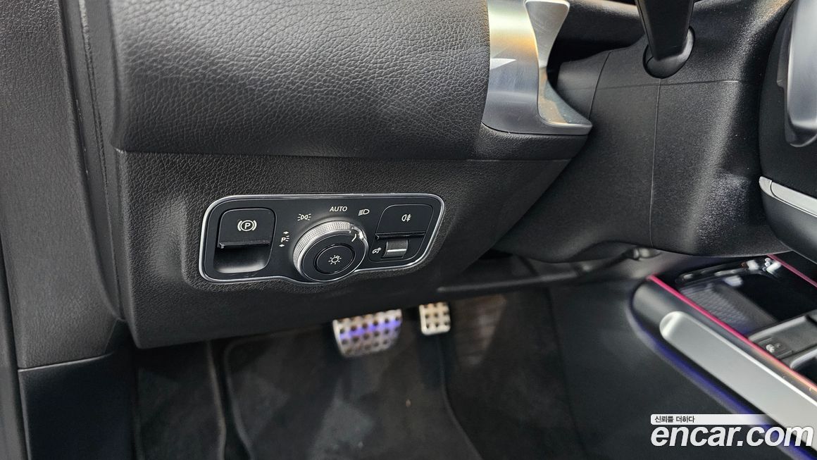 Mercedes-Benz GLB-Class 2021