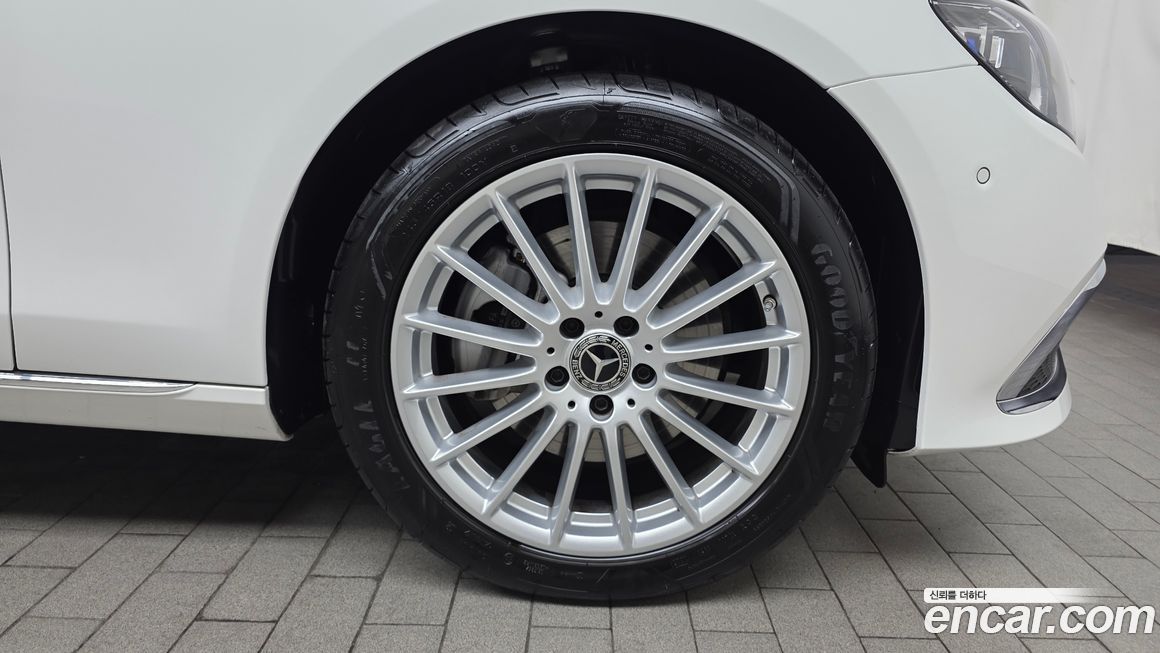 Mercedes-Benz E-Class 2023