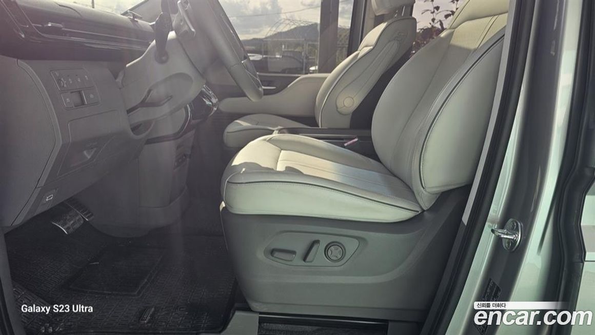 Hyundai Staria 2025
