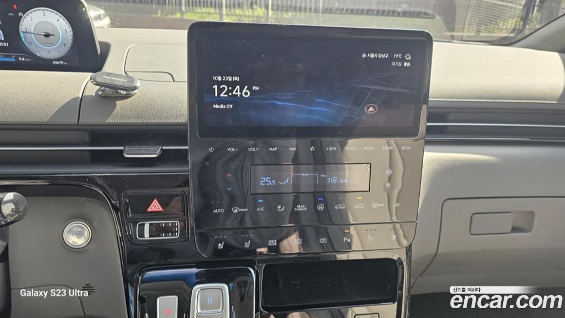 Hyundai Staria 2025