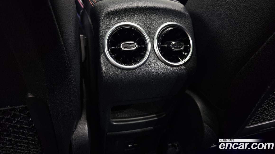 Mercedes-Benz GLB-Class 2021