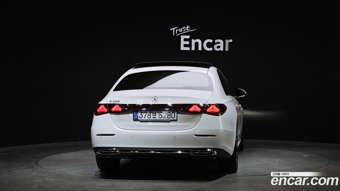 Mercedes-Benz E-Class 2024