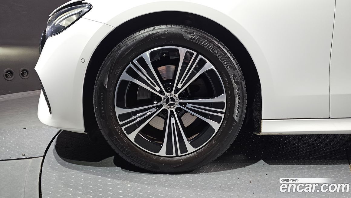 Mercedes-Benz E-Class 2024