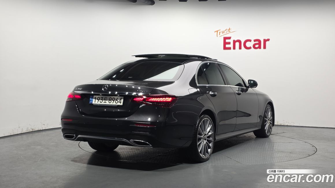 Mercedes-Benz E-Class 2022