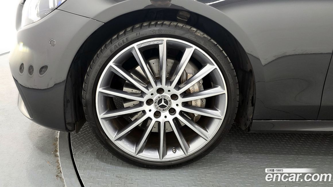 Mercedes-Benz E-Class 2022