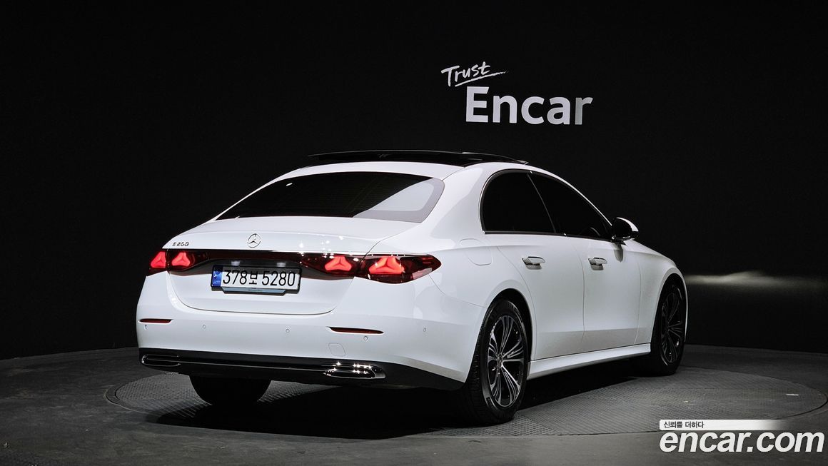 Mercedes-Benz E-Class 2024