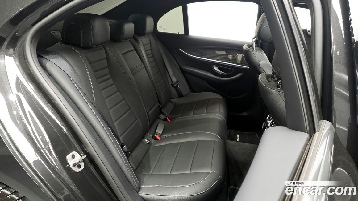 Mercedes-Benz E-Class 2022
