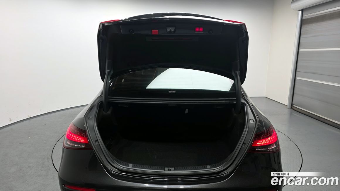 Mercedes-Benz E-Class 2022