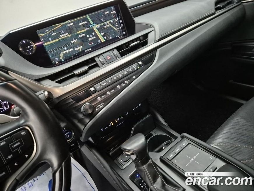 Lexus ES 2020