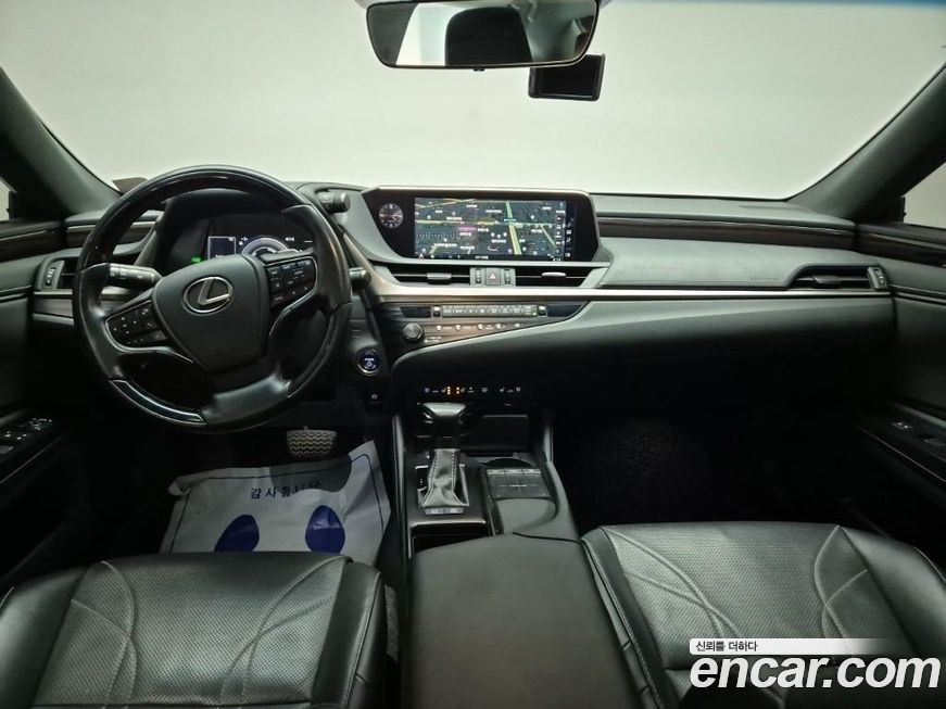 Lexus ES 2020