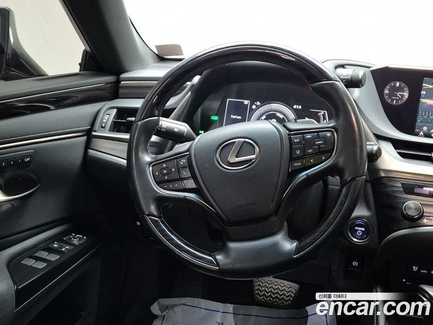 Lexus ES 2020