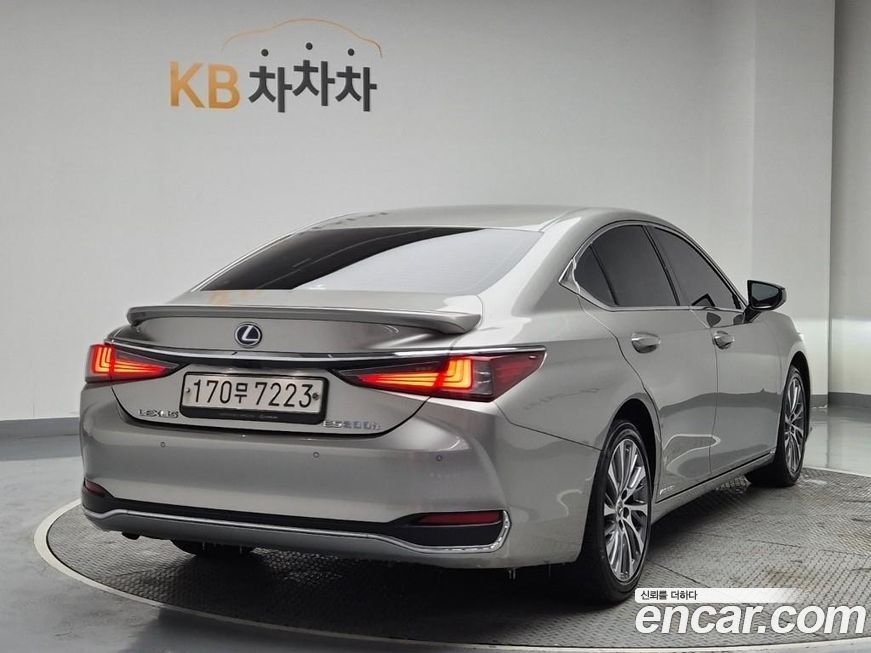 Lexus ES 2020