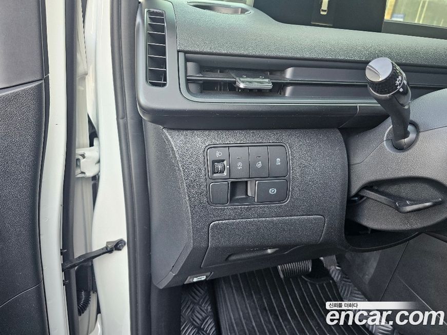 Hyundai Staria 2025