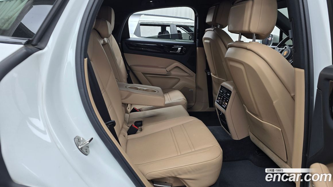 Porsche Cayenne 2021