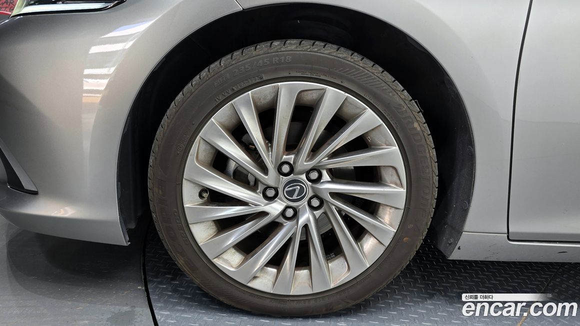 Lexus ES 2021