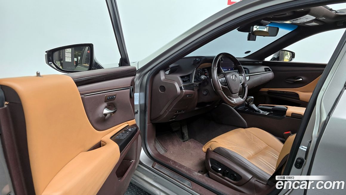 Lexus ES 2021