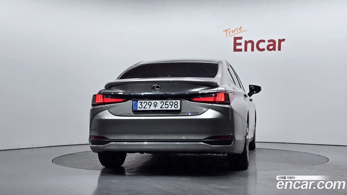 Lexus ES 2021