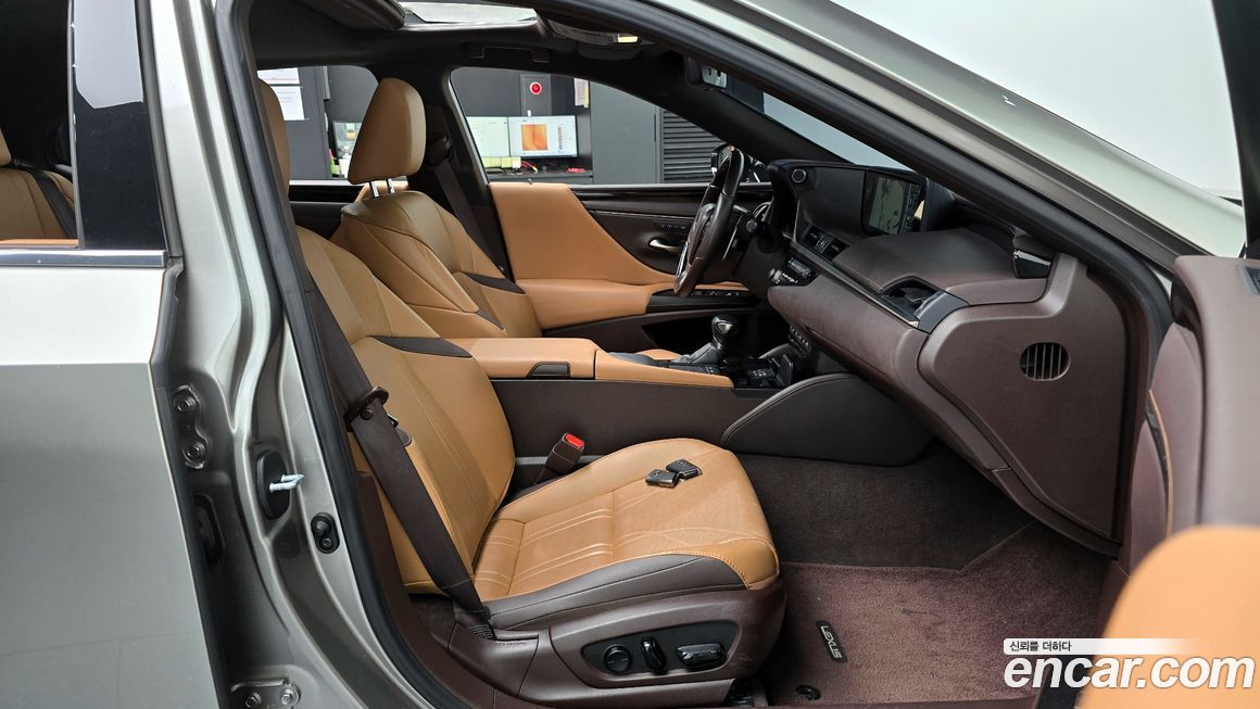 Lexus ES 2021