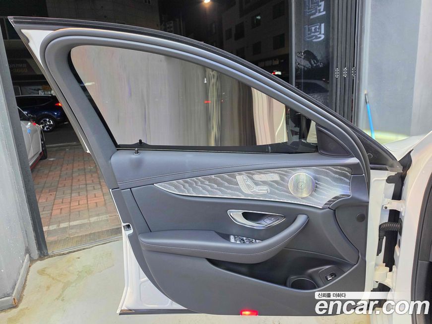 Mercedes-Benz E-Class 2022