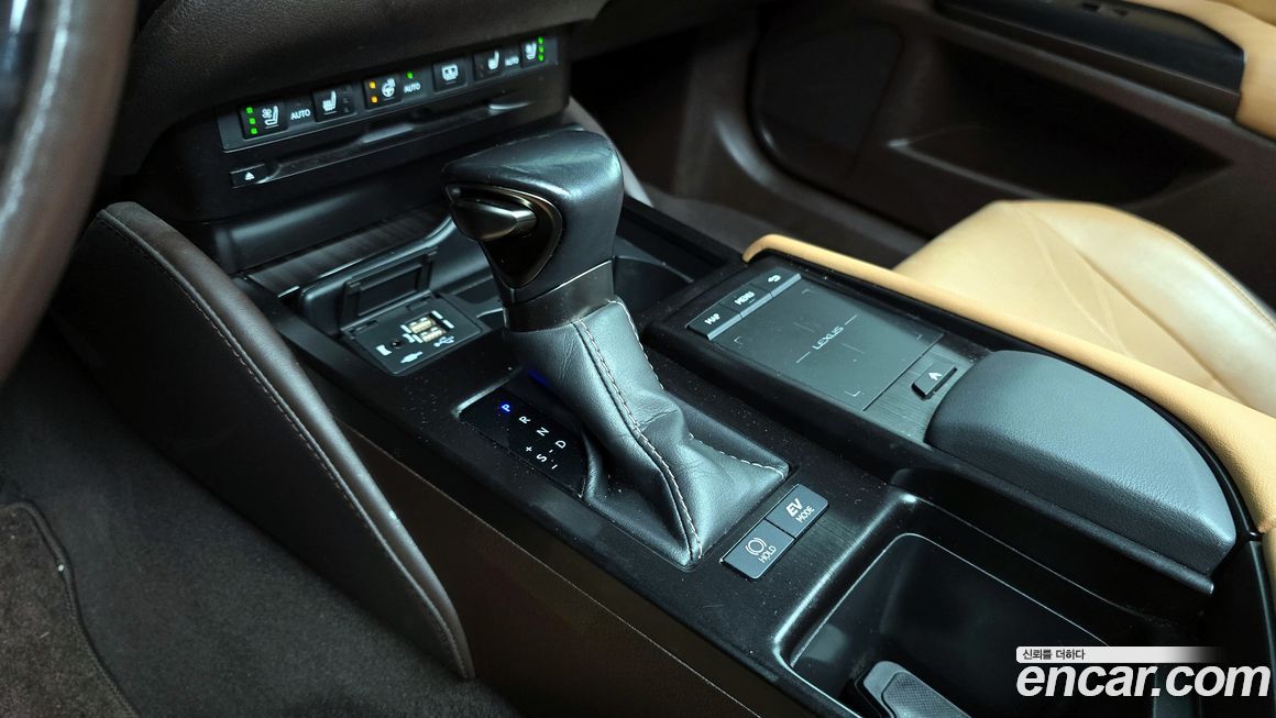 Lexus ES 2021
