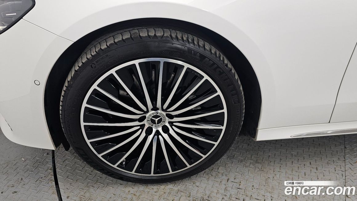 Mercedes-Benz E-Class 2025