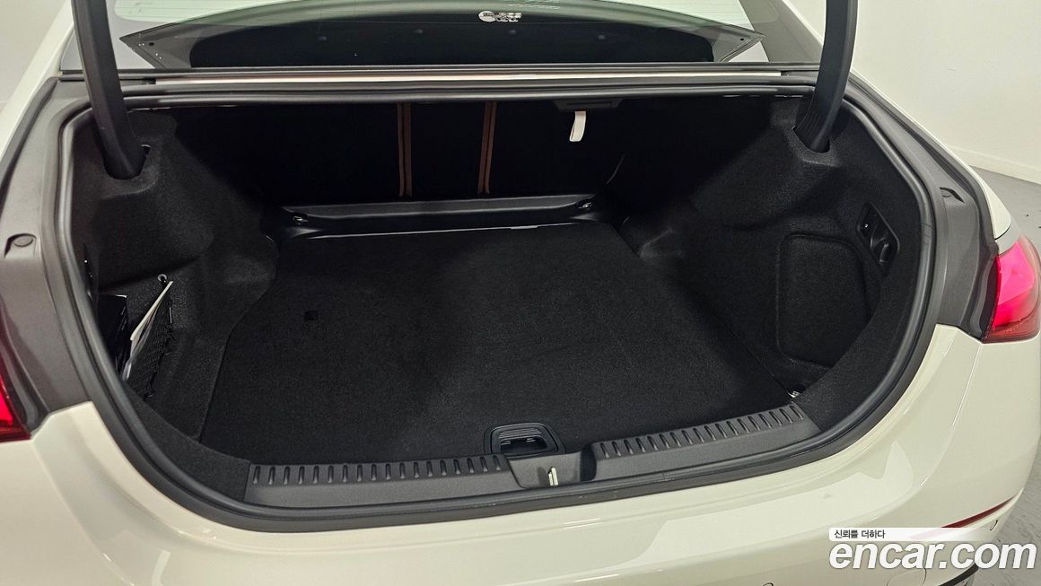 Mercedes-Benz E-Class 2025