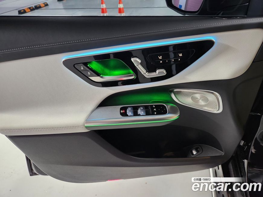 Mercedes-Benz GLC-Class 2025