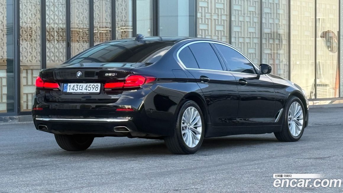 BMW 5-Series 2023