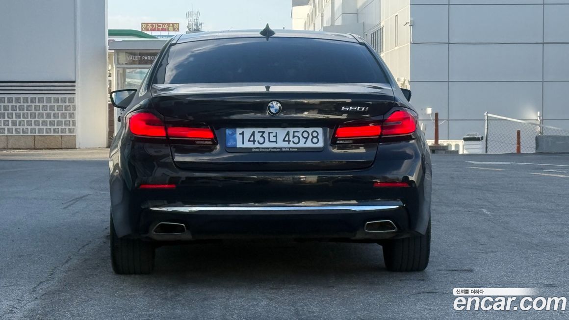 BMW 5-Series 2023