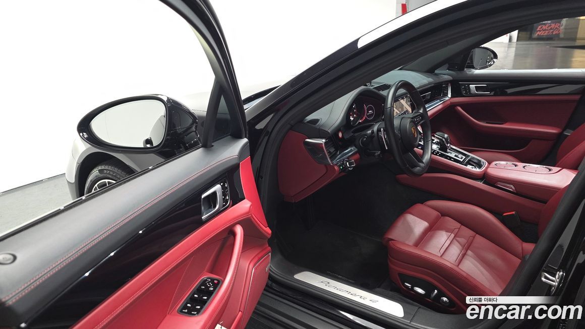 Porsche Panamera 2021