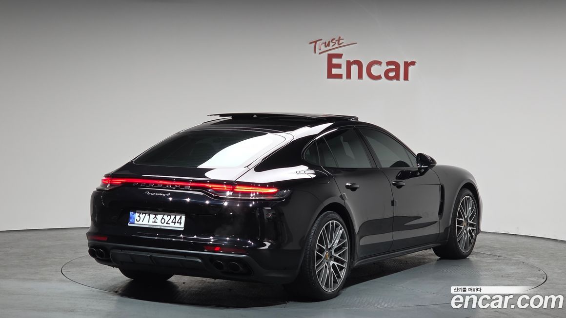 Porsche Panamera 2021