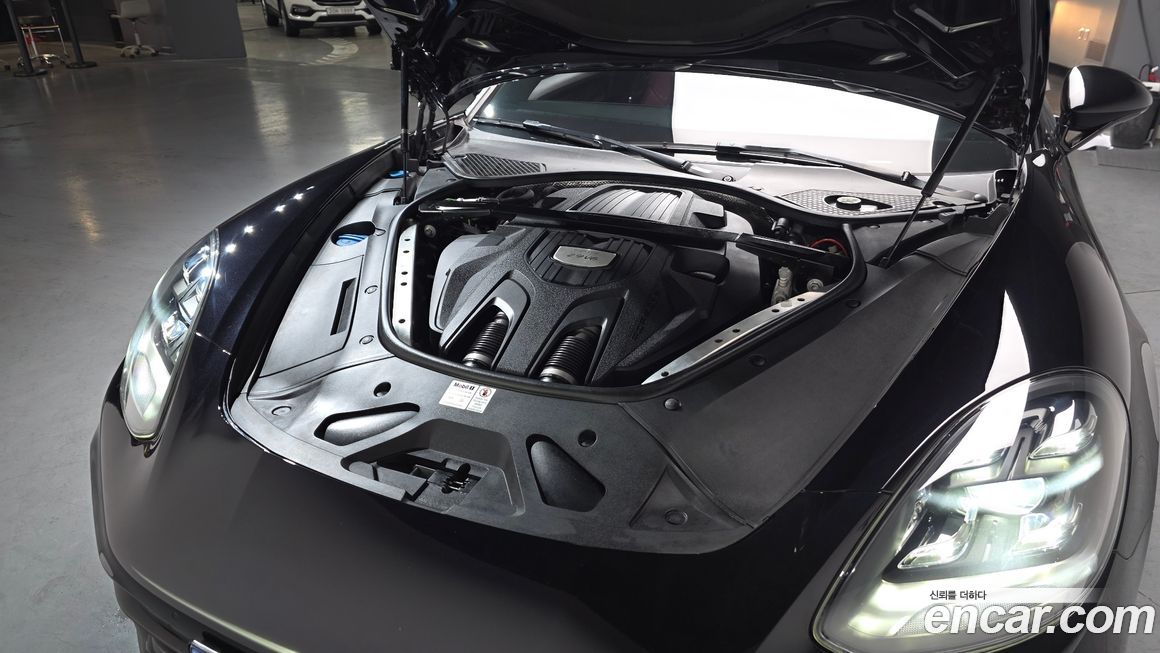 Porsche Panamera 2021