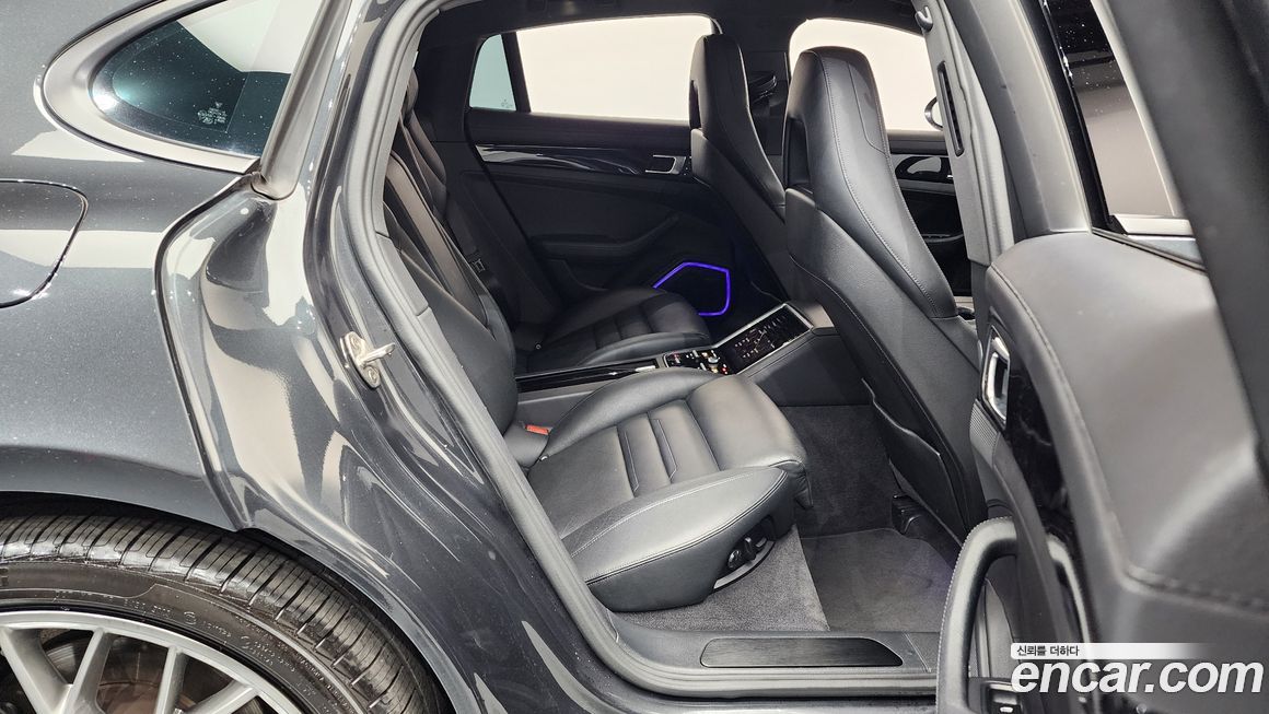 Porsche Panamera 2023