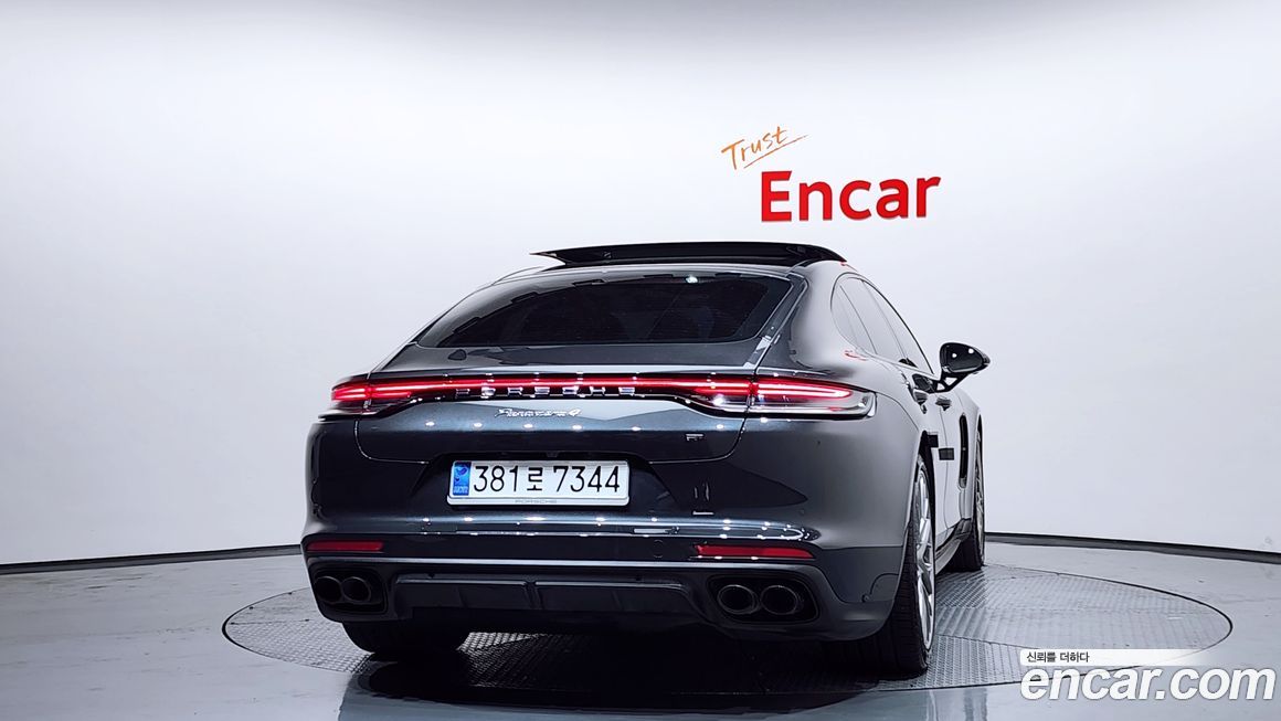 Porsche Panamera 2023