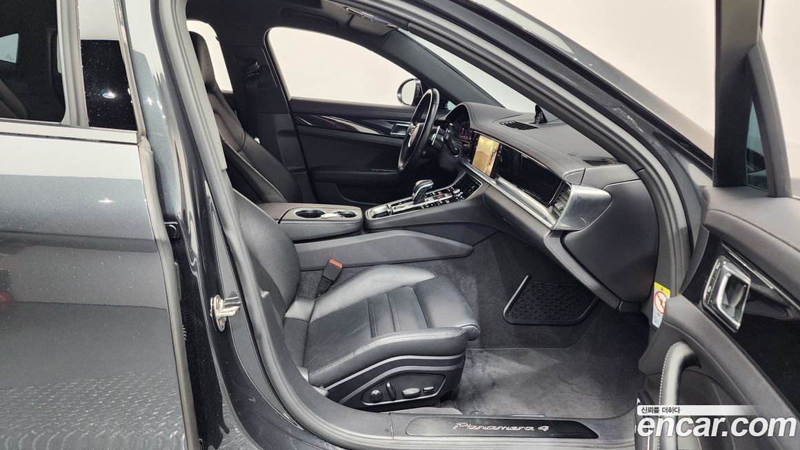 Porsche Panamera 2023