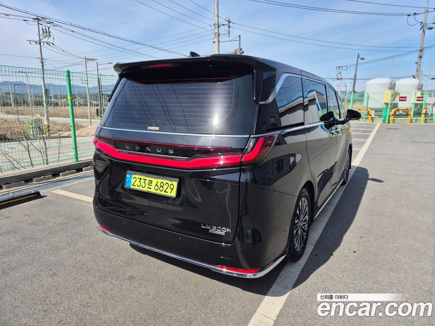 Lexus LM 2025