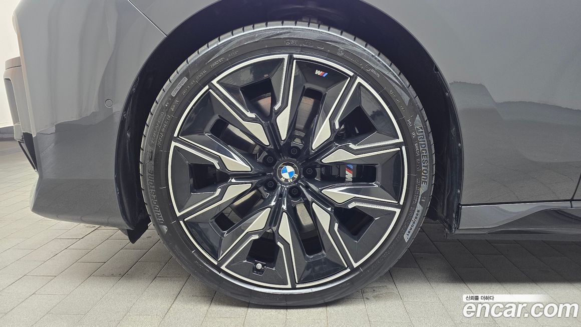 BMW i7 2025