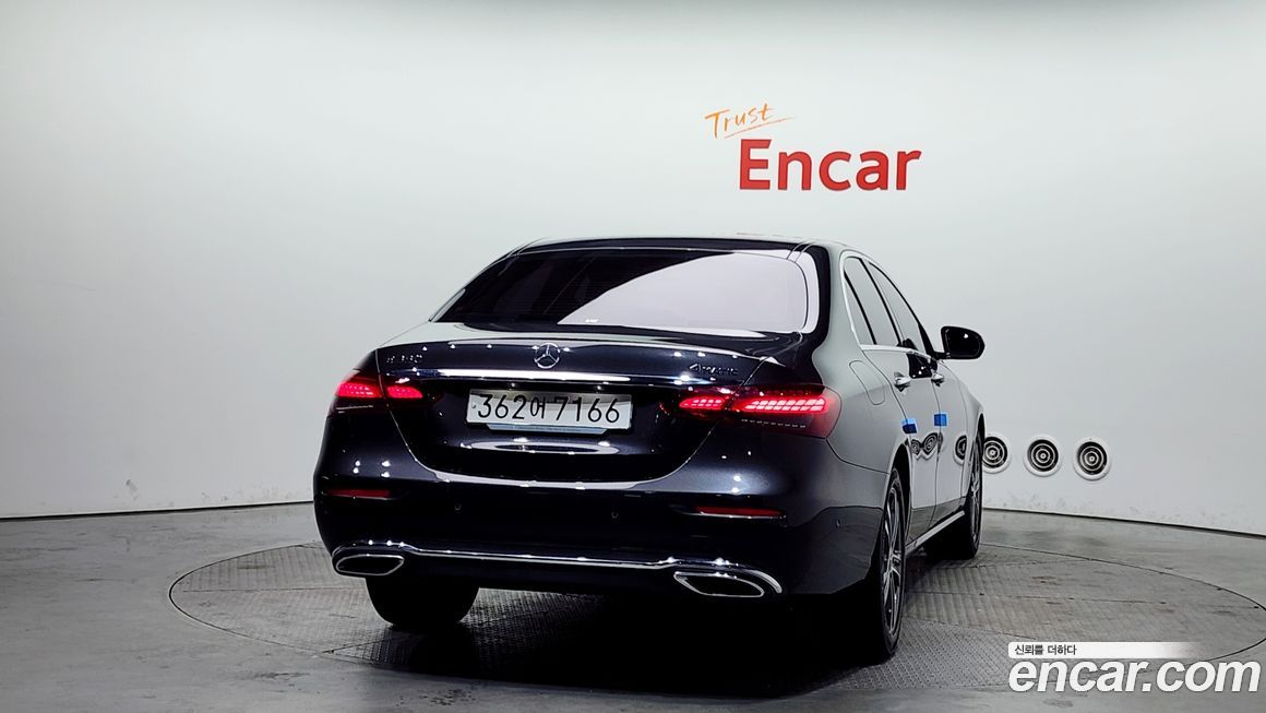 Mercedes-Benz E-Class 2022