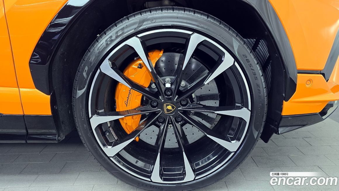 Lamborghini Urus 2024