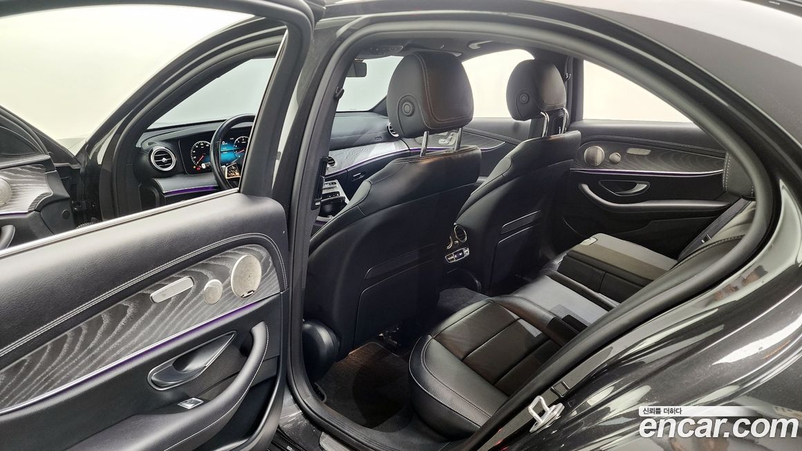 Mercedes-Benz E-Class 2022