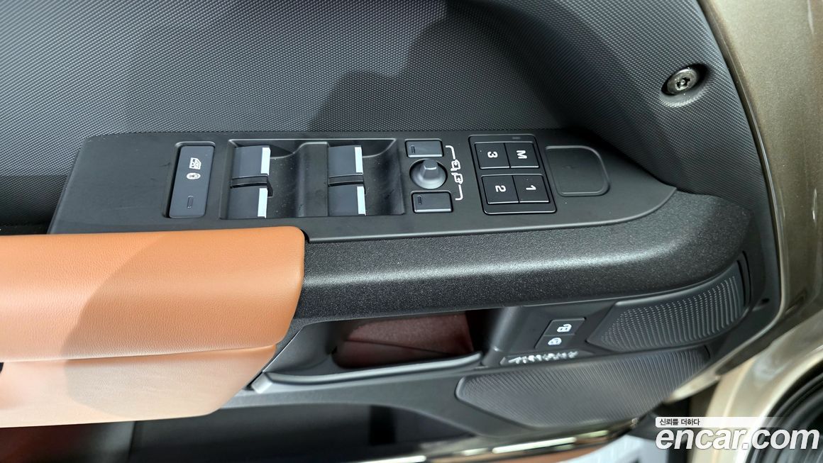 Land Rover Defender 2025