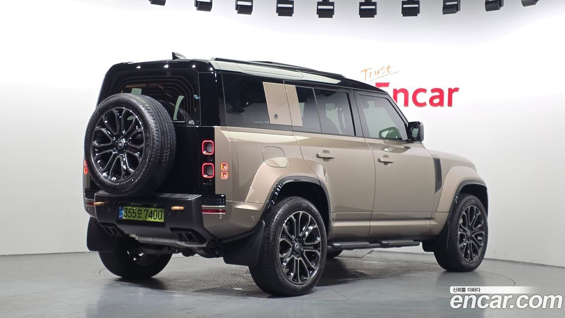 Land Rover Defender 2025