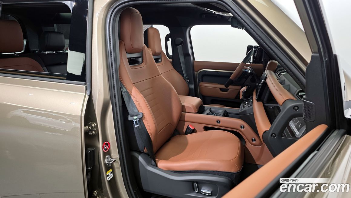 Land Rover Defender 2025
