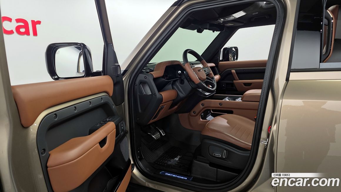 Land Rover Defender 2025