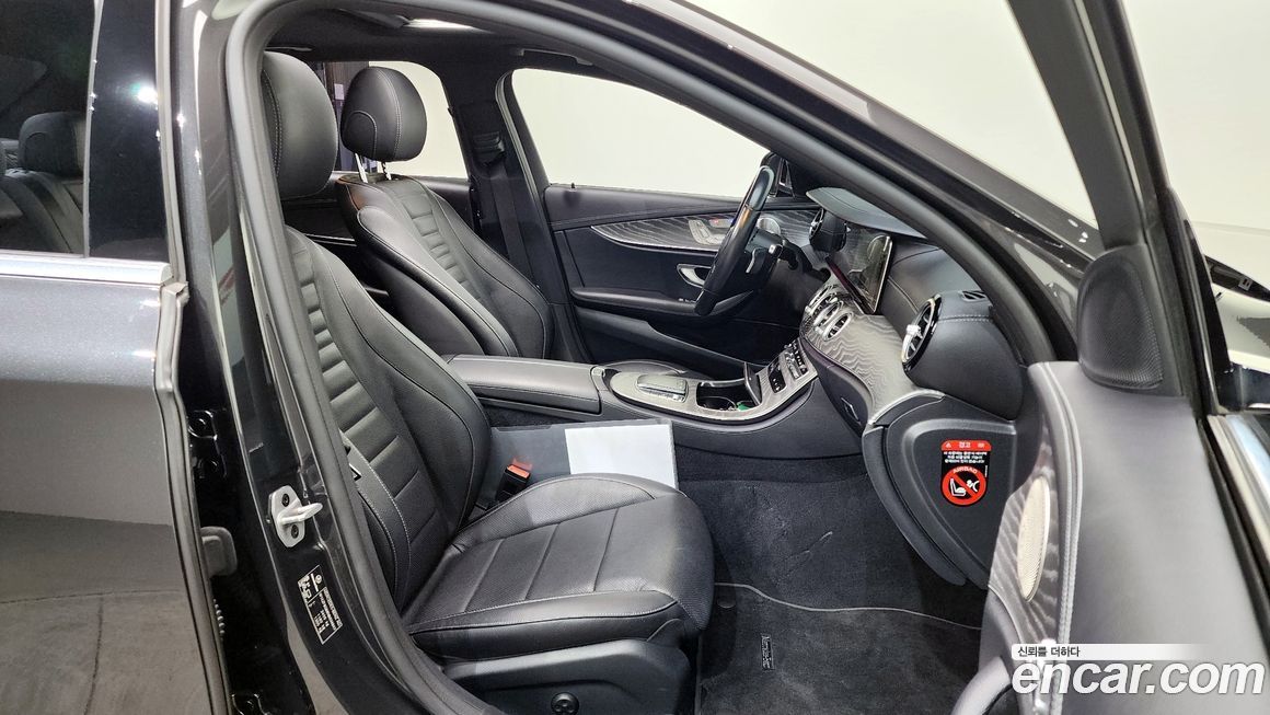 Mercedes-Benz E-Class 2022