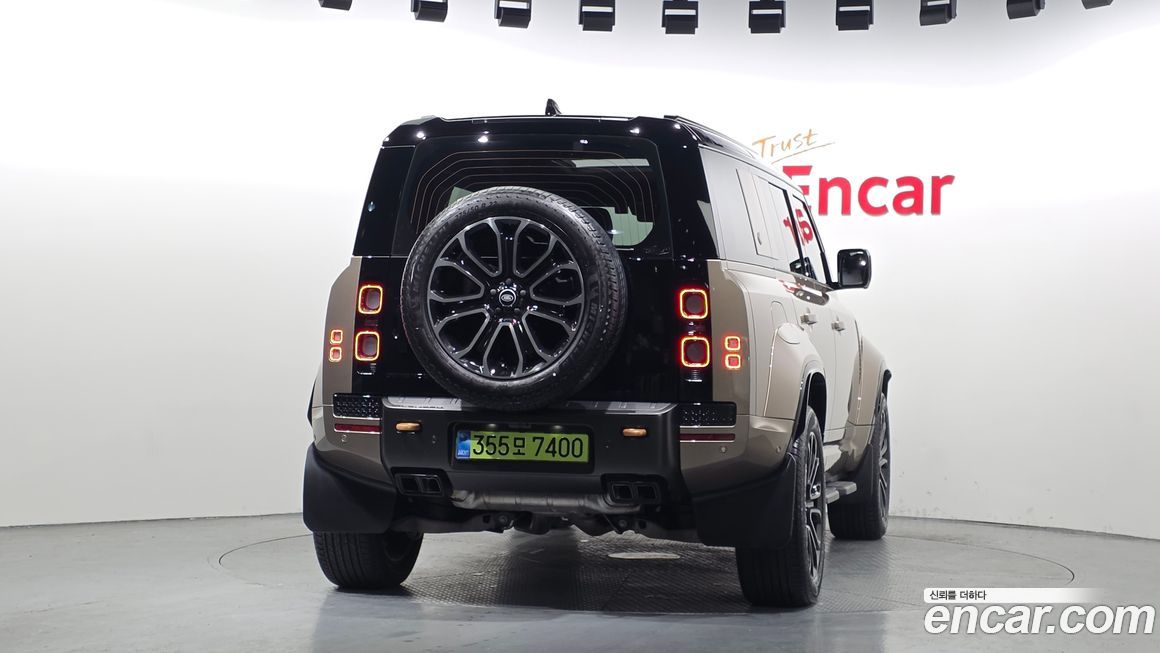 Land Rover Defender 2025